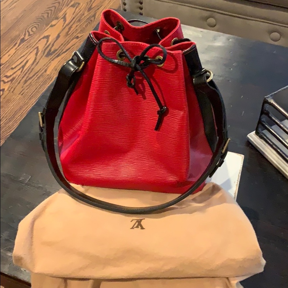Louis Vuitton petite Noe bag